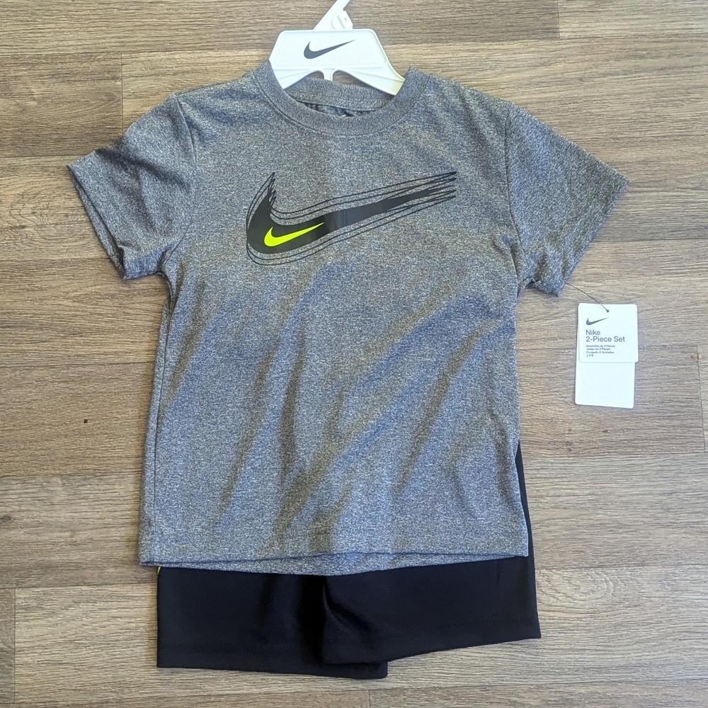 NWT Nike Boys' Matching 2 Piece Short Sleeve Shirt Set Size 7